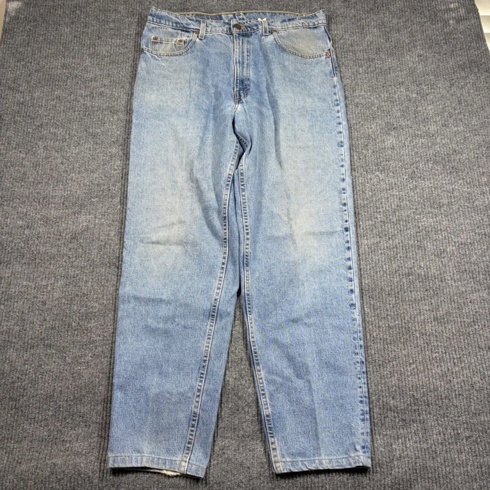 Vintage Levi's 550 Jeans Men's 38x34 Relaxed Fit Tapered Leg Light Wash 90s